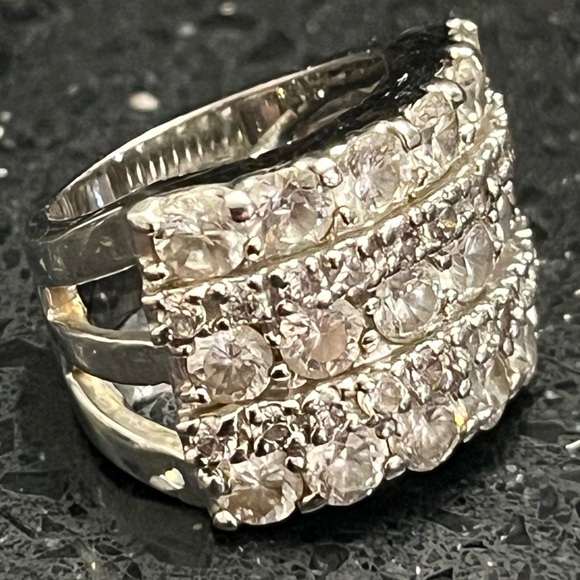 round brilliant cut cz statement cocktail wedding band anniversary ring - Picture 2 of 2